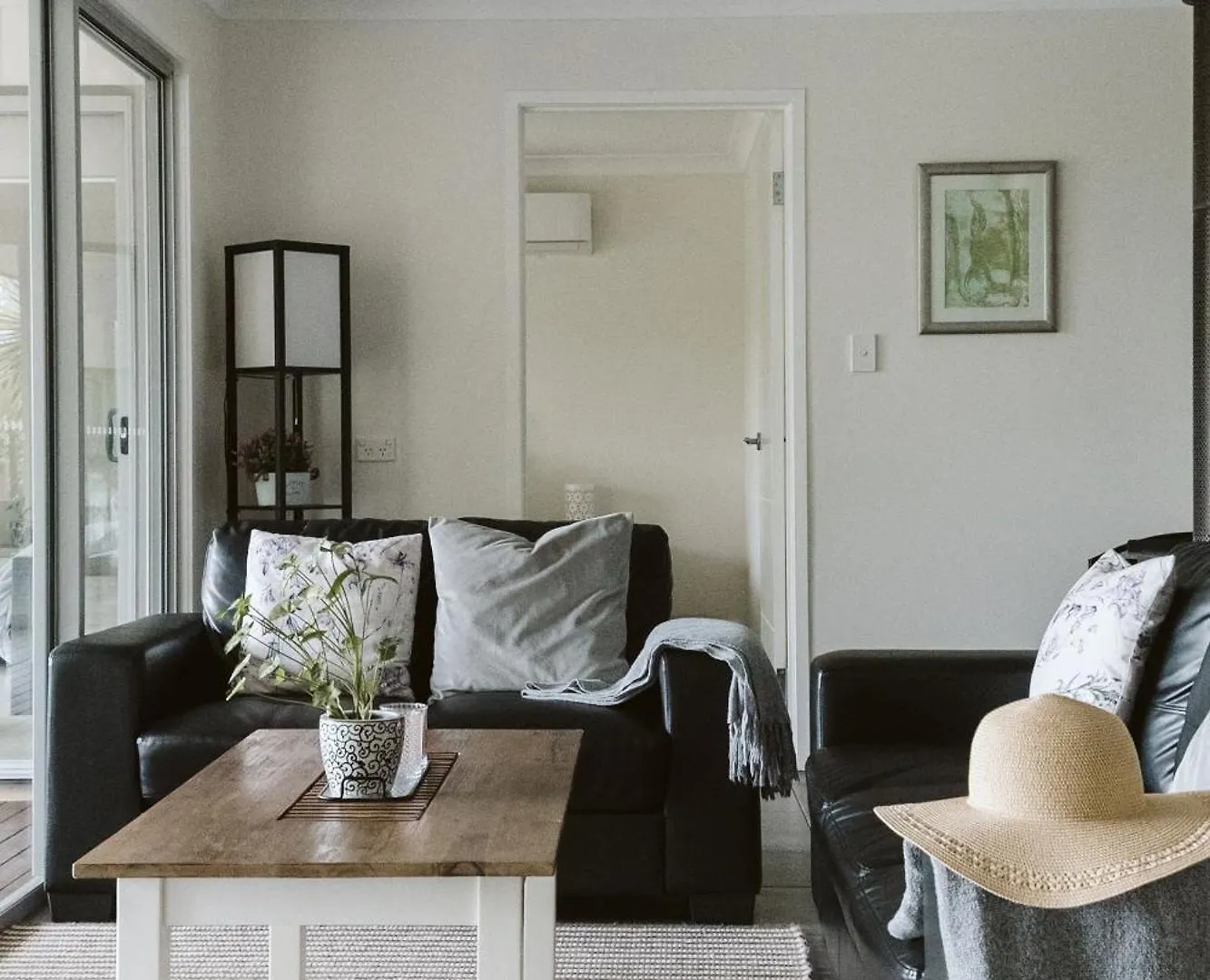 Private 2 Bedroom Cottage With Lakeview 말레니 펜션