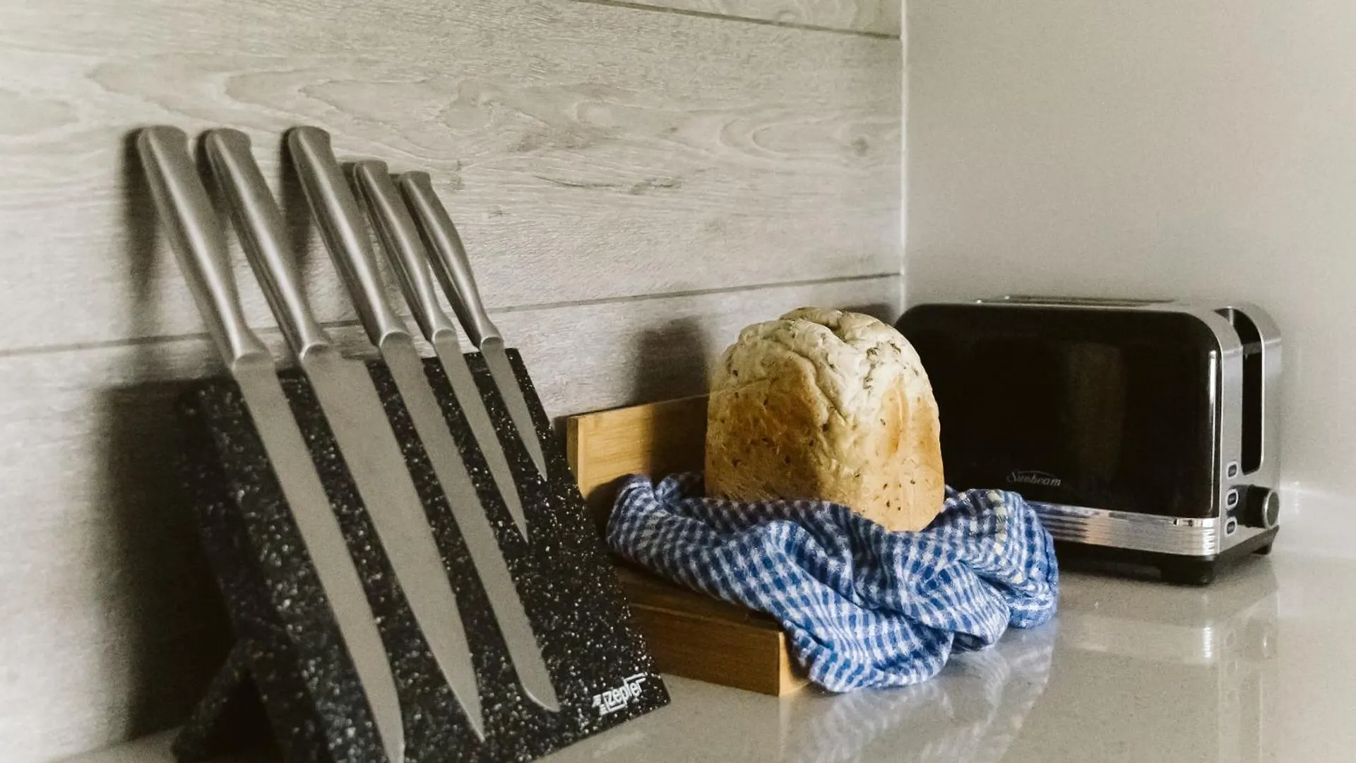 Private 2 Bedroom Cottage With Lakeview 말레니 펜션